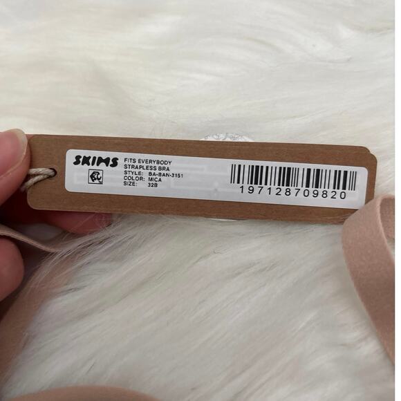 Skims NWT Neutral Mica Fits Everybody Convertible Strapless Bra Size 32B - Picture 5 of 7